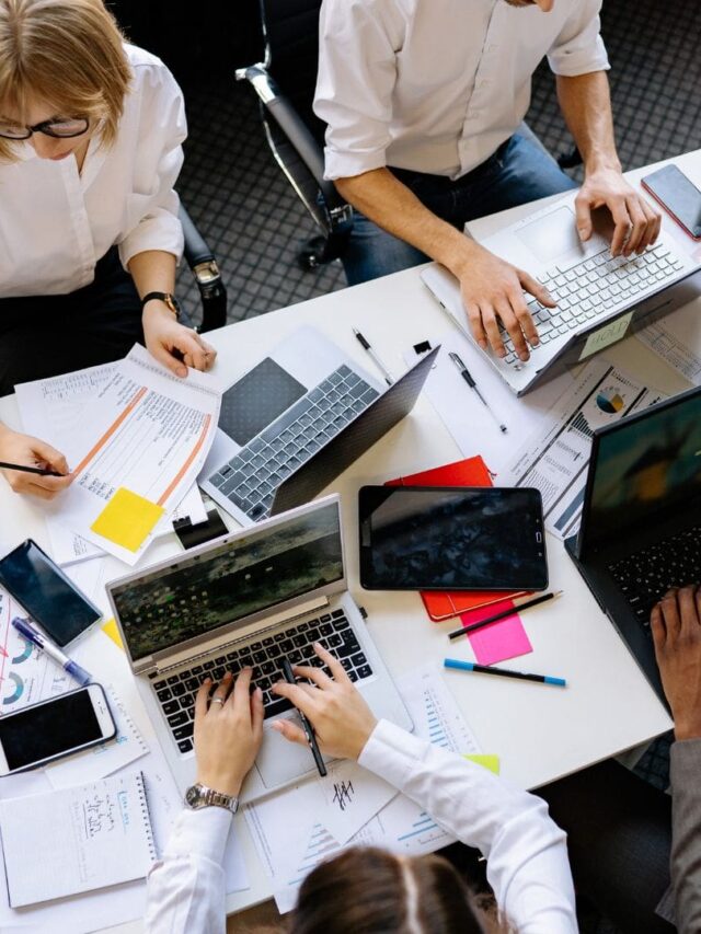 Read more about the article Office Peacocking : The New Back-To-Office Trend