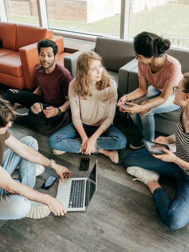 Read more about the article Essential social skills to learn in your 20s