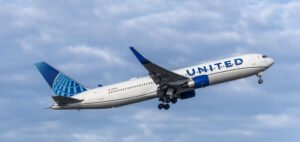 Read more about the article United Airlines Exceeds Q4 Expectations Forecasts Strong Q1 Earnings in 2025